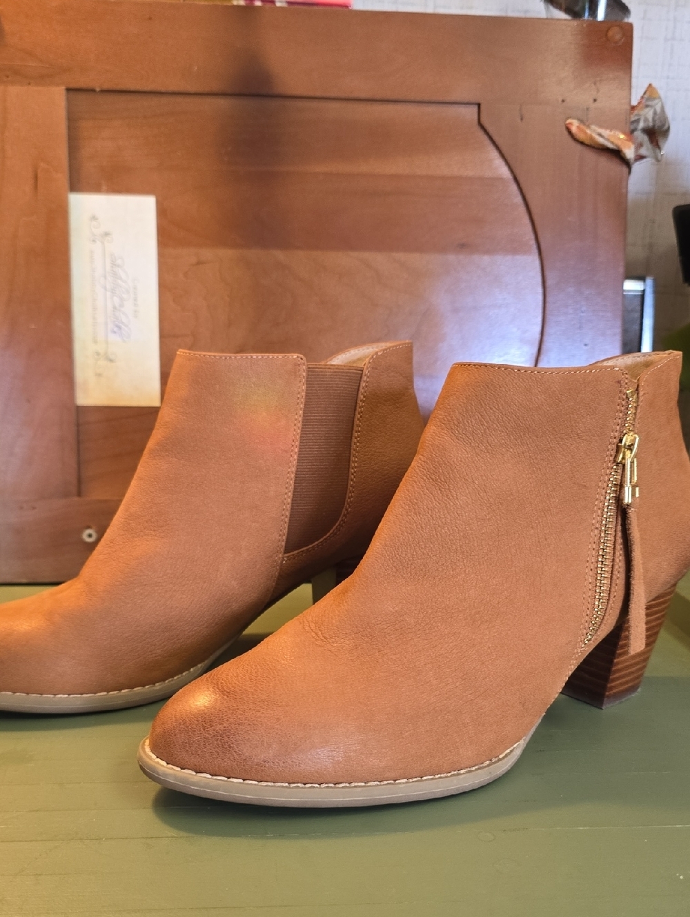 Vionic • Sterling Bootie heeled ankle boot Saddle tan leather zip Size 8.5